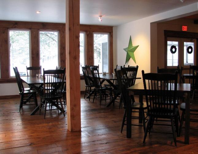 הנטסוויל Pine Lodge Muskoka מראה חיצוני תמונה