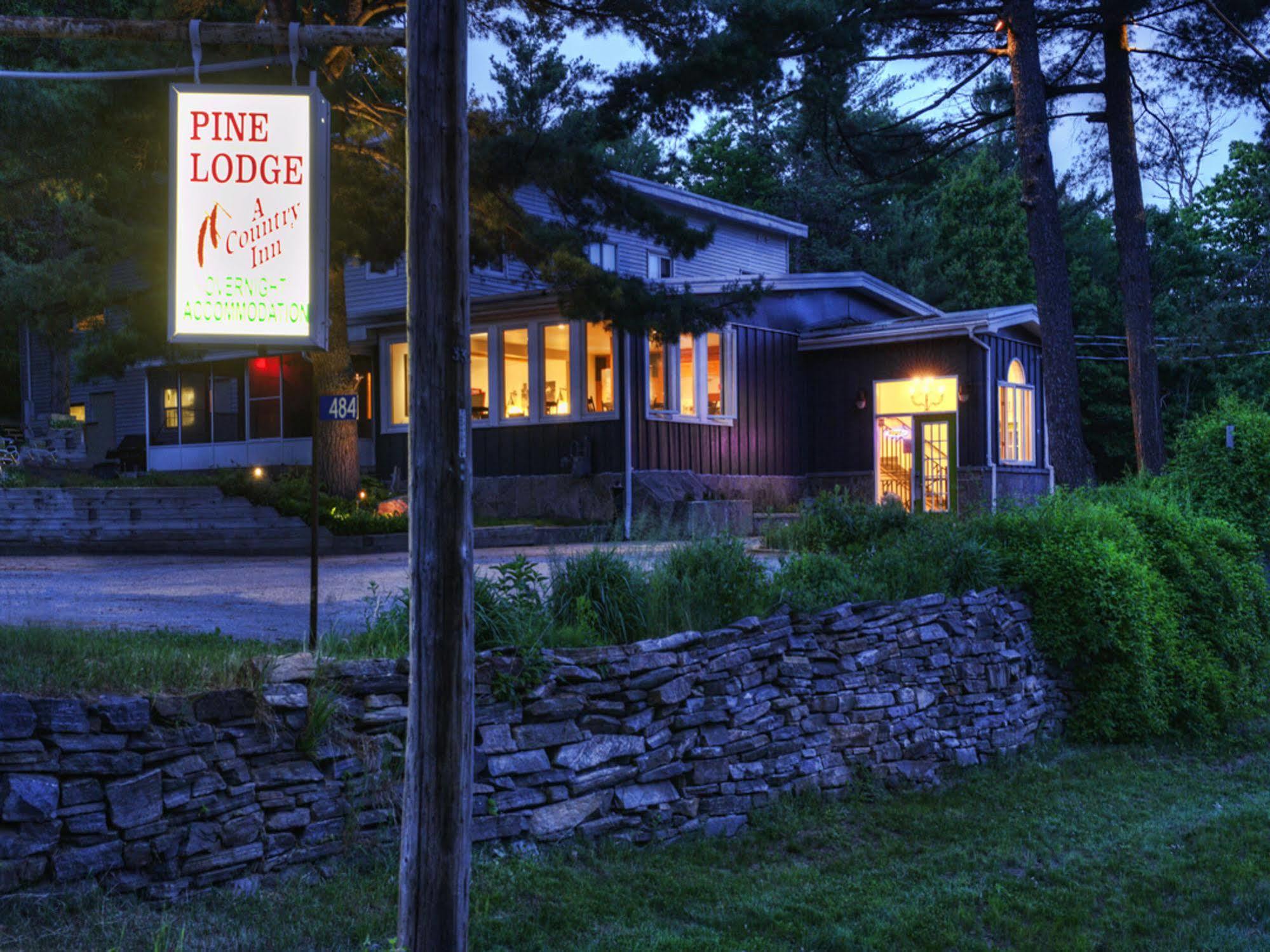 הנטסוויל Pine Lodge Muskoka מראה חיצוני תמונה